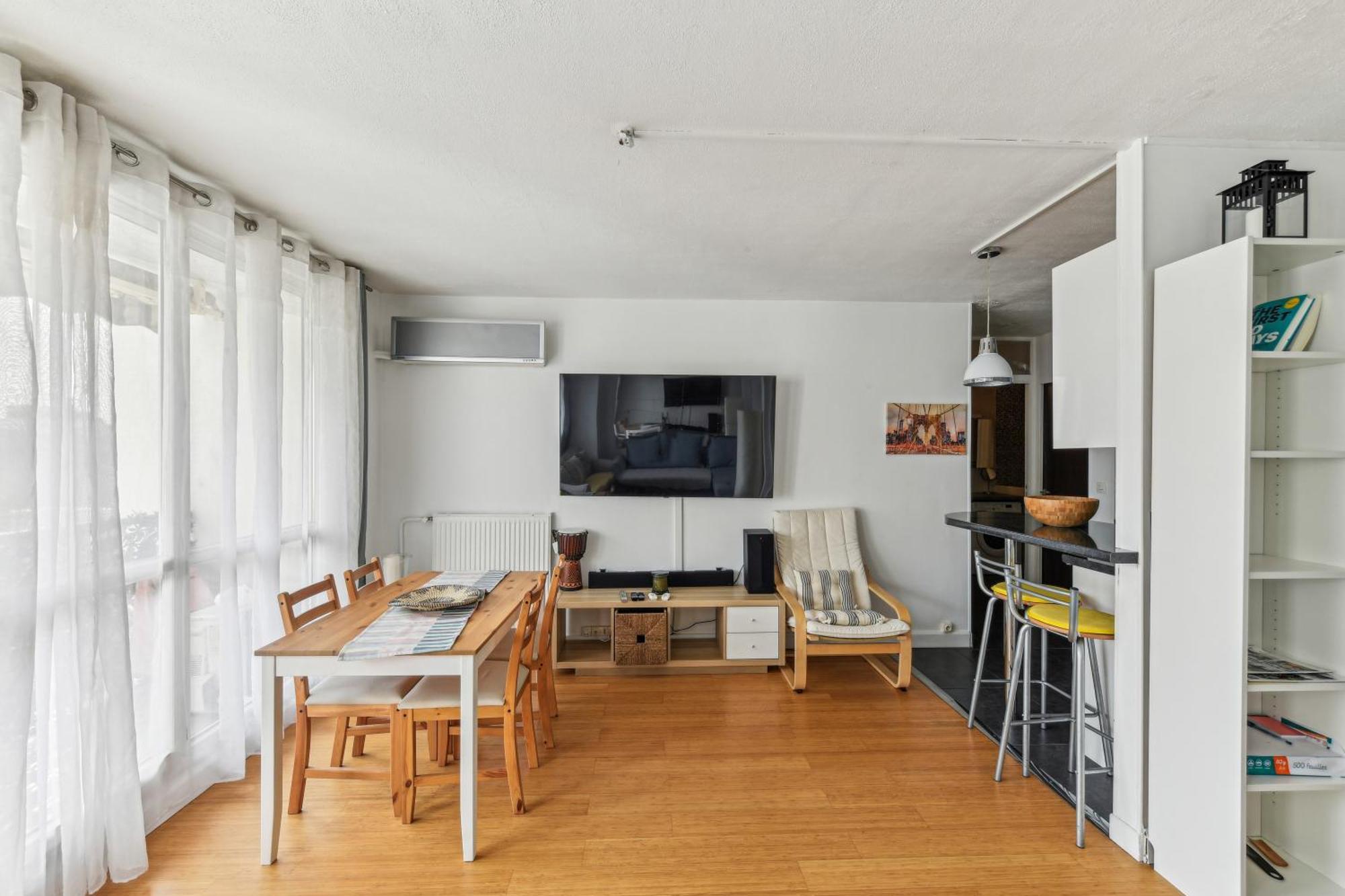 Chic And Comfortable Apart With Balcony Levallois-Perret Esterno foto