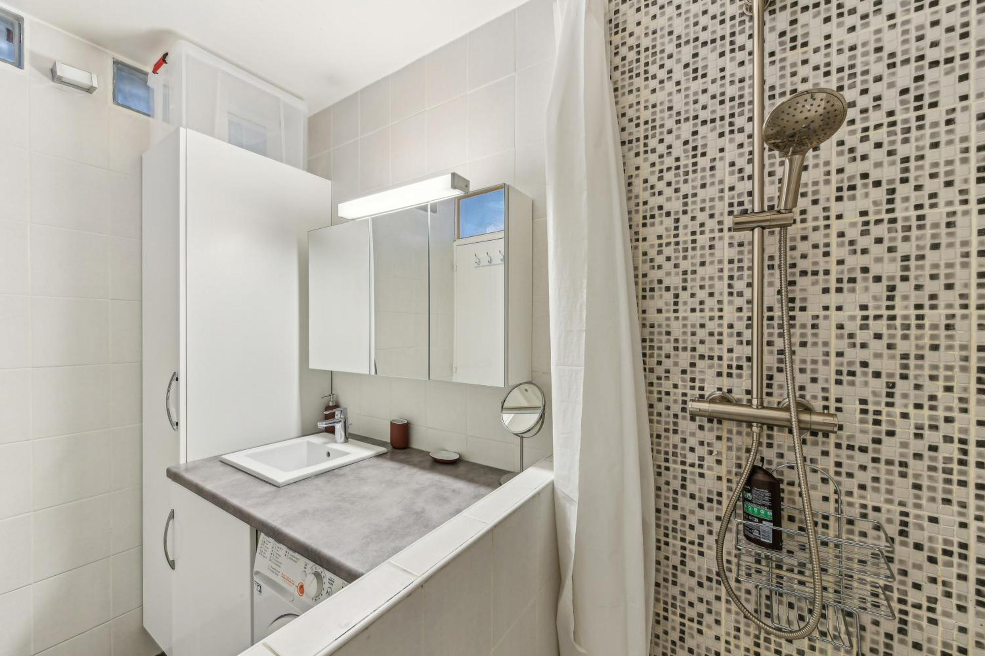 Chic And Comfortable Apart With Balcony Levallois-Perret Esterno foto
