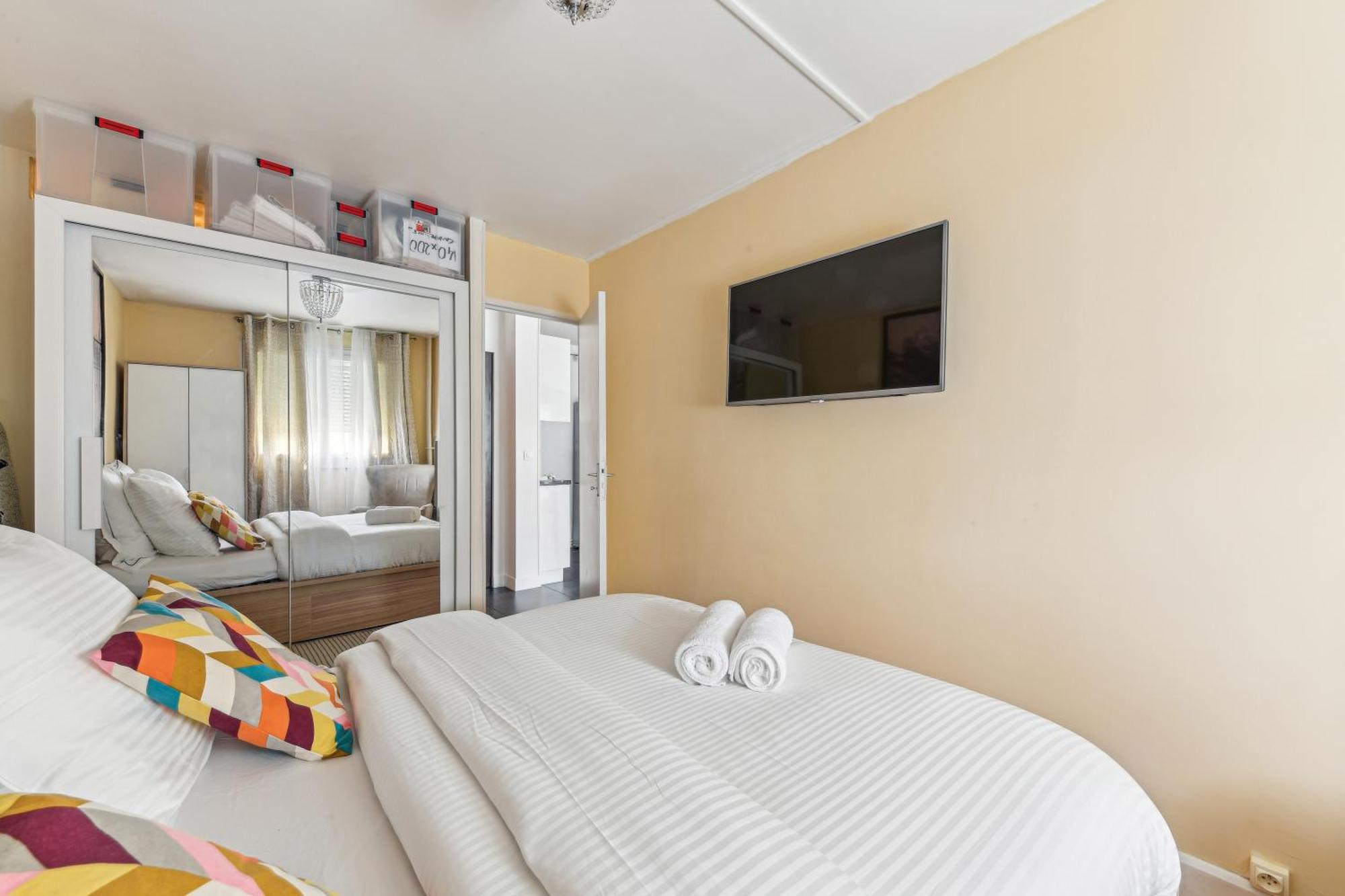 Chic And Comfortable Apart With Balcony Levallois-Perret Esterno foto